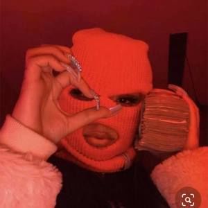 Meet your Posher, Hilary